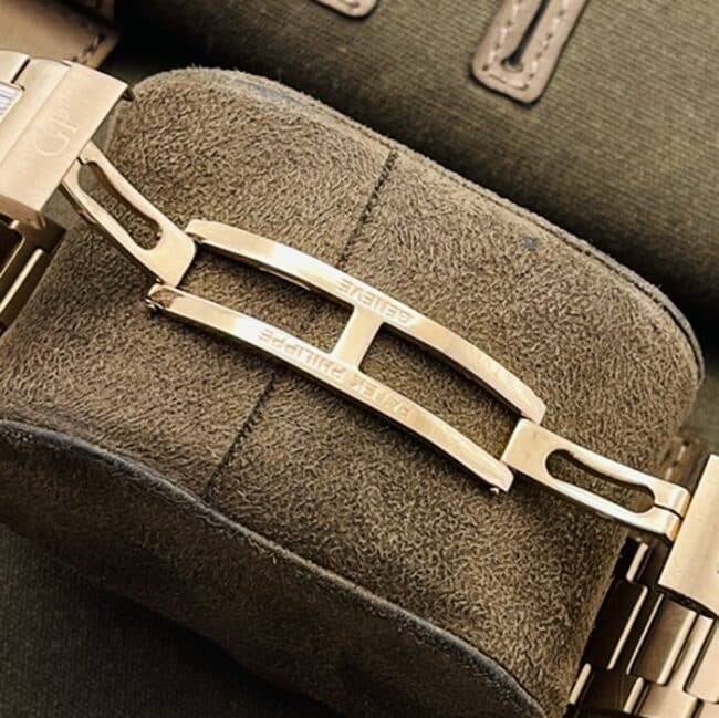 top-tier replica watch Girard-Perregaux men's white dial gold belt laurel series tourbillon watch clasp picture