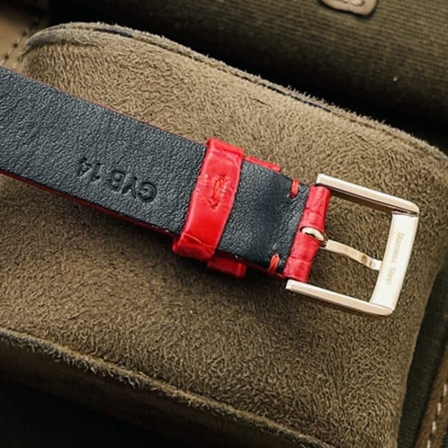 Top-tier replica watch Piaget men's model V3 upgraded version red plate red strap time to run series watch clasp picture