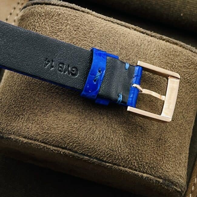 Top-tier replica watch Countess model blue dial blue belt time to run series leather strap watch clasp picture