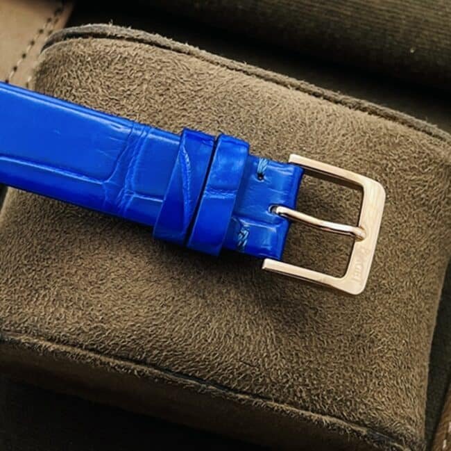 Top-tier replica watch Countess model blue dial blue belt time to run series leather strap watch clasp picture