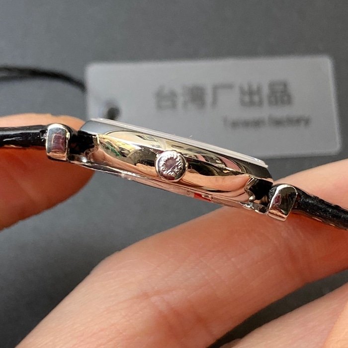 top-tier replica watch Longines couple watch black dial black belt Jialan series leather strap watch side view