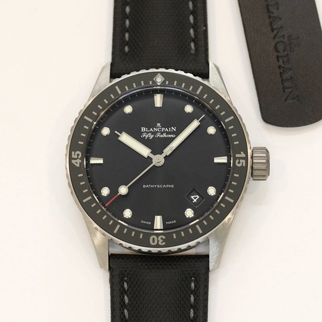 Blancpain Fifty Seek Series GF, 43 mm, automatische mechanische Herrenarmbanduhr aus satiniertem Titan mit schwarzem Zifferblatt und schwarzem Armband — detailed review and buying guide | Watch Replica Expert