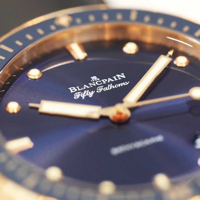 top-tier replica watch Blancpain men's blue dial nylon belt fifty fathom series detail shots
