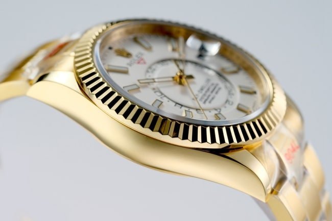 top-tier replica Rolex men's white dial gold belt Navigator series automatic movement watch side view