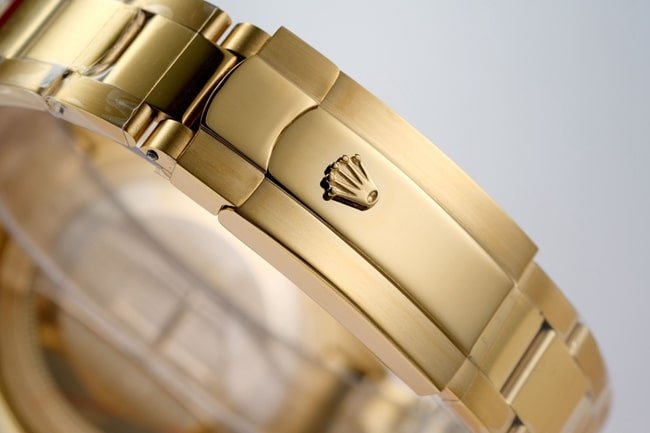 Top-tier replicaRolex men's white dial gold belt Navigator series automatic movement watch clasp picture