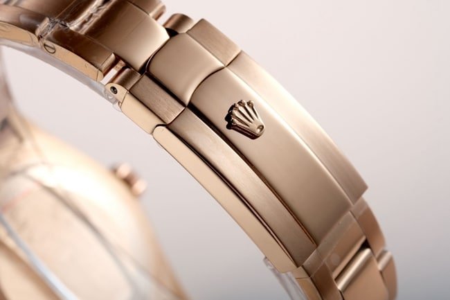 High-quality replica Rolex men's watch, white dial, rose gold, with Yacht-Master series mechanical watch clasp.