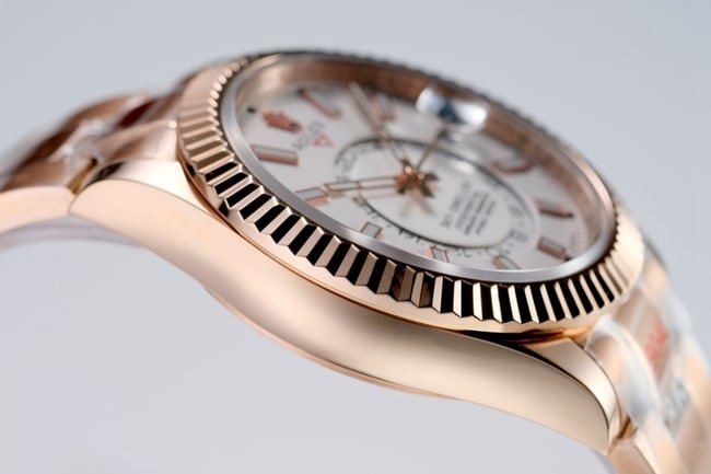 Top replica Rolex men's white dial rose gold Yacht-Master series mechanical watch side view