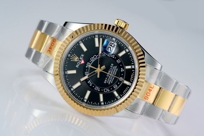 Top-tier replica Rolex men's black dial gold belt Navigator series automatic movement watch front view