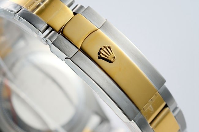 Top-tier replica Rolex men's black dial gold belt Navigator series automatic movement watch clasp picture