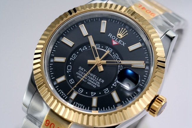 Top-tier replica Rolex men's black dial gold belt Navigator series automatic movement watch front view