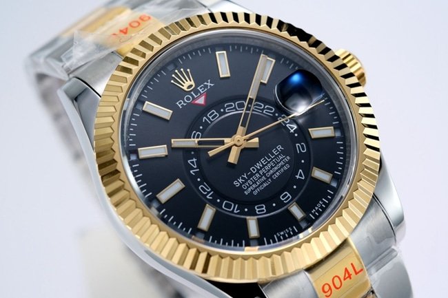 Top-tier replica Rolex men's black dial gold belt Navigator series automatic movement watch front view
