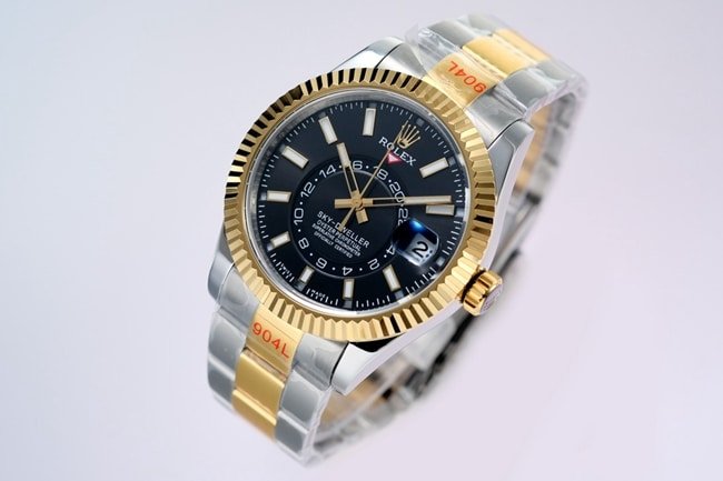 Top-tier replica Rolex men's black dial gold belt Navigator series automatic movement watch front view