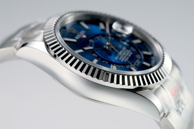 top-tier replicaRolex men's blue dialsteel bracelet pilot series automatic movement watch side view
