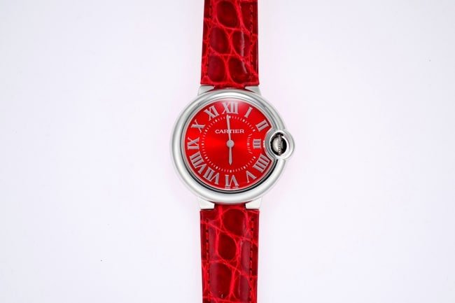 Top Super Clone Cartier Ballon Bleu Montre pour femme avec cadran rouge et bracelet rouge en cuir à quartz 33 mm, cristal saphir — luxury replica watch guide | Watch Replica Expert