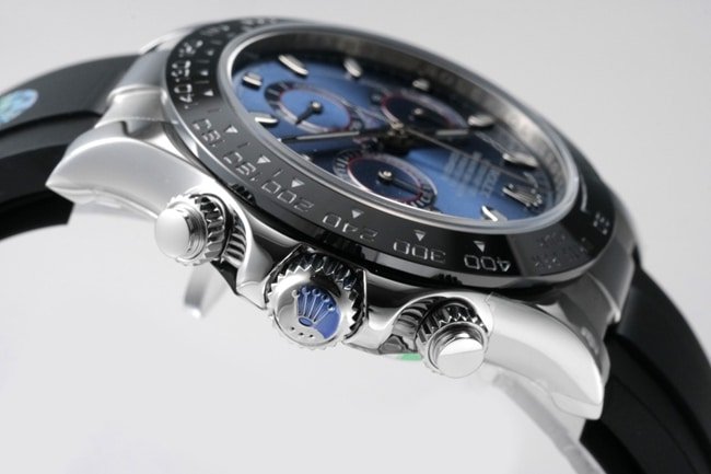 top-tier replica Rolex men's blue dialrubber strap Cosmograph Daytona automatic movement watch side view