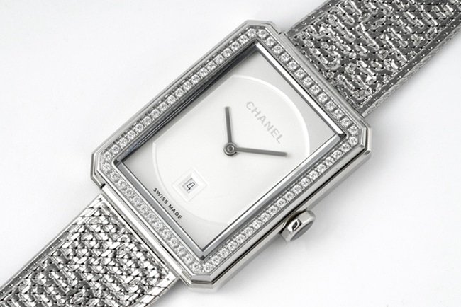 top-tier replicaChanel women's white dialsteel braceletBOY·FRIEND series quartz watch front view