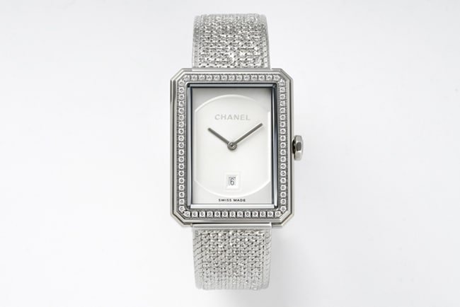 Chanel BOY-FRIEND Damen-Quarzuhr mit weißem Zifferblatt und Tweed-geprägtem Stahlarmband — detailed review and buying guide | Watch Replica Expert