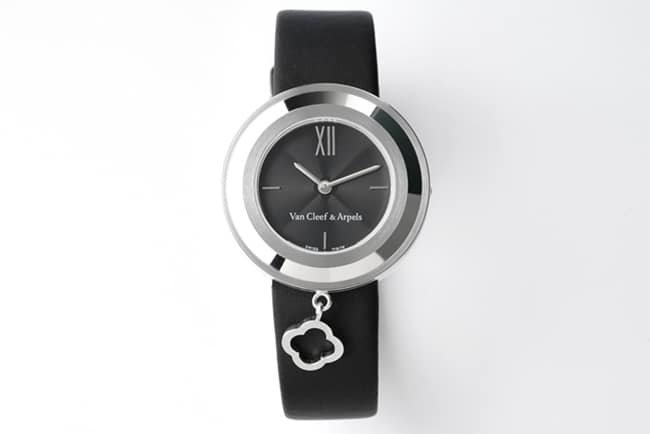 Top-tier replica Van Cleef & Arpels women's black dial black belt Charms Gold series quartz watch front view