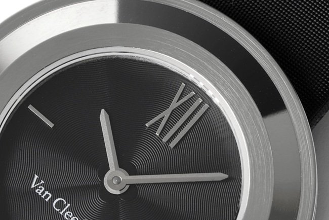 top-tier replica Van Cleef & Arpels women's black dial black belt Charms Gold series quartz watch detail shots