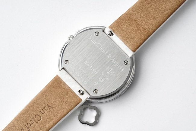 Top-tier replica Van Cleef & Arpels women's white dial white leather strapCharms Goldleather strapquartz watch back cover picture