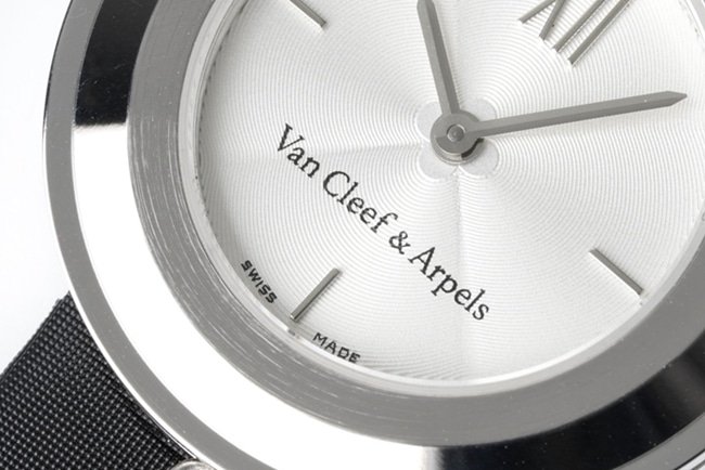 top-tier replica Van Cleef & Arpels women's white dial black belt quartzleather strap watch detail shots