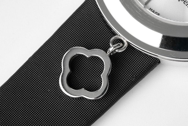 top-tier replica Van Cleef & Arpels women's white dial black belt quartzleather strap watch detail shots