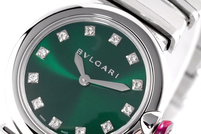 top-tier replicaBvlgari women's green dial18krose goldsteel braceletLVCEA series quartz watch detail shots