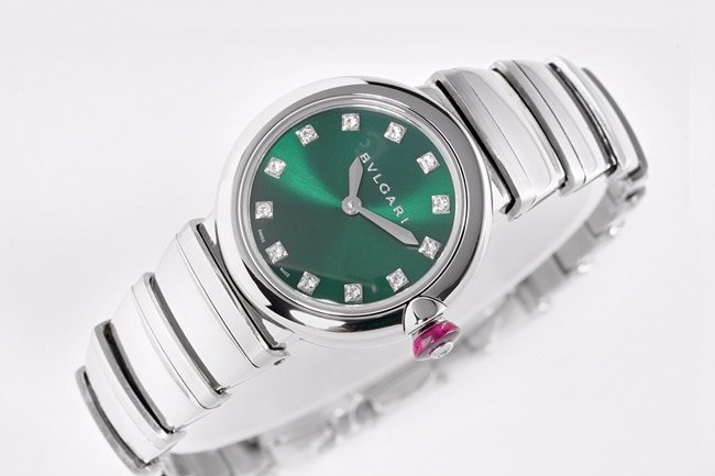 top-tier replicaBvlgari women's green dial18krose goldsteel braceletLVCEA series quartz watch front view