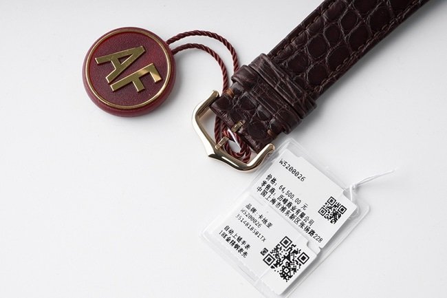 AF Factorytop-tier replicaCartier men's white dial brown belt tank series mechanical watch clasp picture