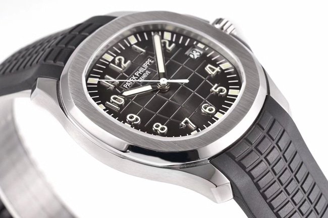 ZF FactoryPatek Philippetop-tier replicahigh-quality replica watch men's black dialrubber strap submarine explorer series mechanical watch side view