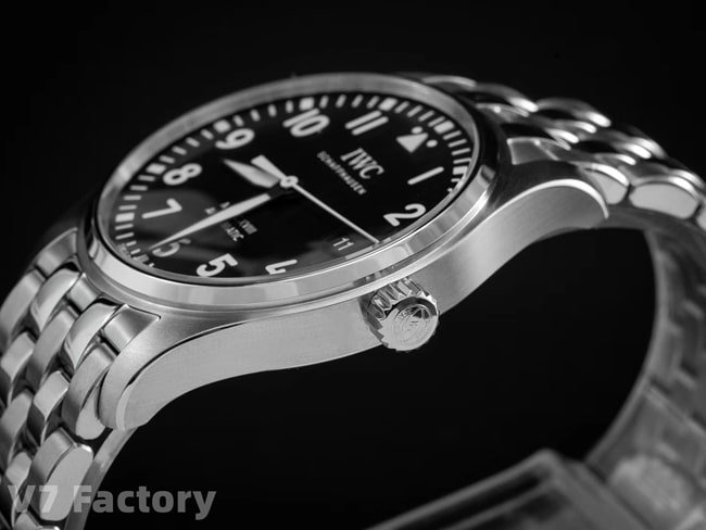 V7 factory IWC top-tier replica watch men's black dialsteel bracelet mechanical ultimate version mark eighteen series watch side view