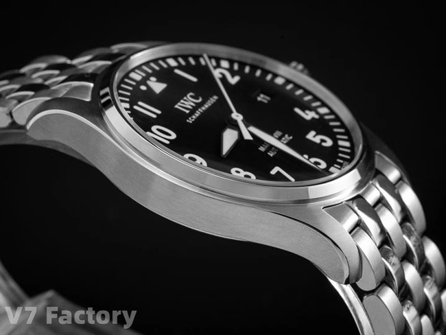V7 factory IWC top-tier replica watch men's black dialsteel bracelet mechanical ultimate version mark eighteen series watch side view