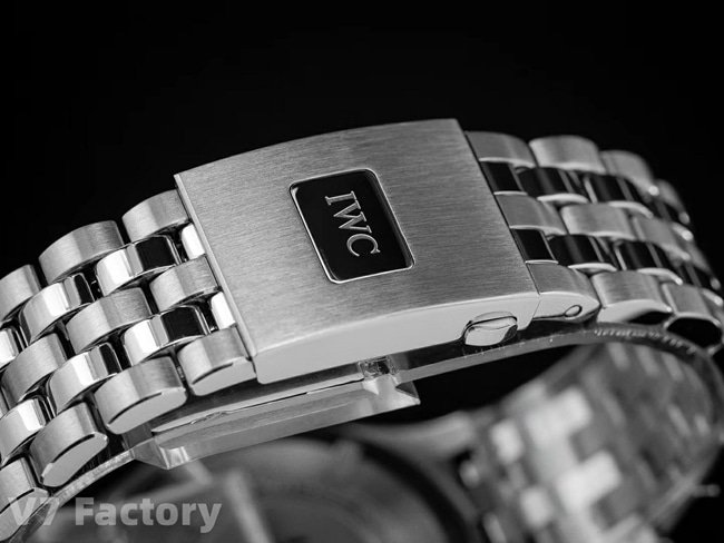 V7 factory IWC top-tier replica watch men's black dialsteel bracelet mechanical ultimate version mark eighteen series watch clasp picture