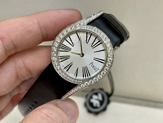 ZF factory top-tier replica Piaget high-quality replica watch women's white dial black belt South African real diamond leather strapquartz watch front view
