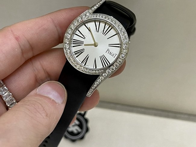 ZF factory top-tier replica Piaget high-quality replica watch women's white dial black belt South African real diamond leather strapquartz watch front view