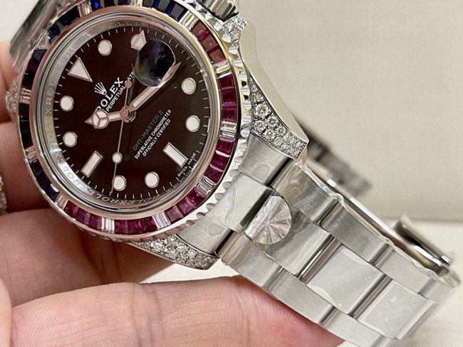 Rolextop-tier replica watch men's black dialsteel bracelet Rainbow Di mechanical watch detail shots
