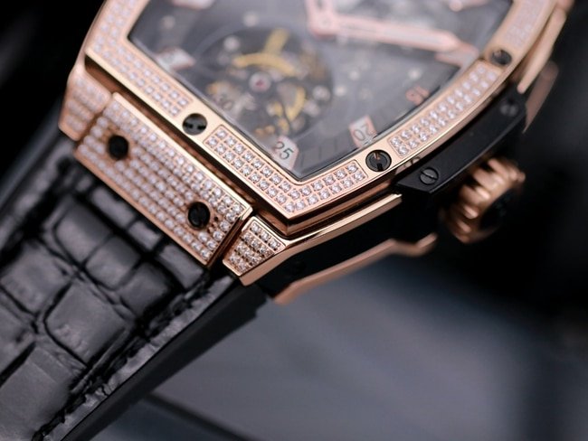 Hublottop-tier replica watch men's black dial black belt MASTERPIECE series tourbillon mechanical leather strap watch detail shots