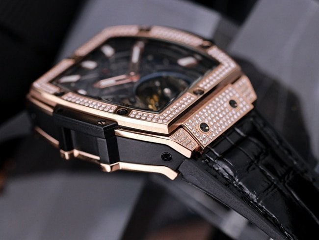 Hublottop-tier replica watch men's black dial black belt MASTERPIECE series tourbillon mechanical leather strap watch detail shots