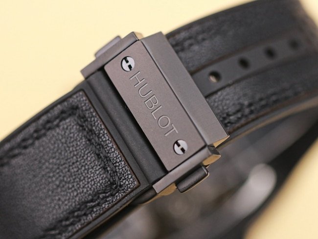 Hublot top-tier replica watch men's black dialrubber strap manual winding tourbillon mechanical MASTERPIECE series watch clasp picture