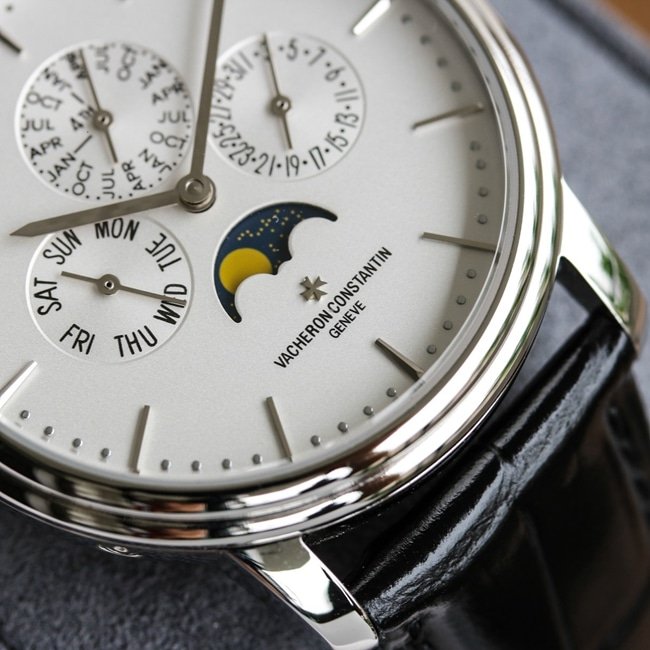 TW factory top-tier replica Vacheron Constantinreplica watch men's white dial black belt mechanical leather strap heritage series perpetual calendar multi-function watch detail shots