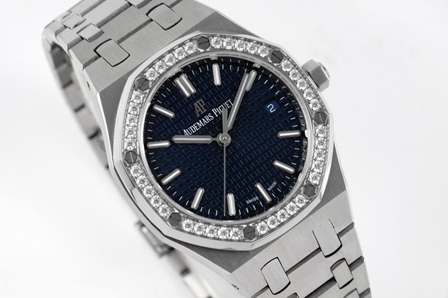 8F factory Audemars Piguettop-tier replica watch women's blue dialsteel braceletautomatic movement34mm Royal Oak series new watch front view