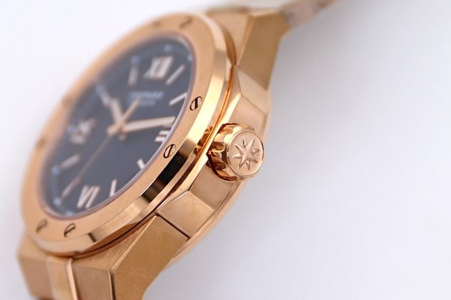 top-tier replicaChopardhigh-quality replica watch men's blue dial gold steel braceletALPINE EAGLE series 41 mm automatic movement watch side view