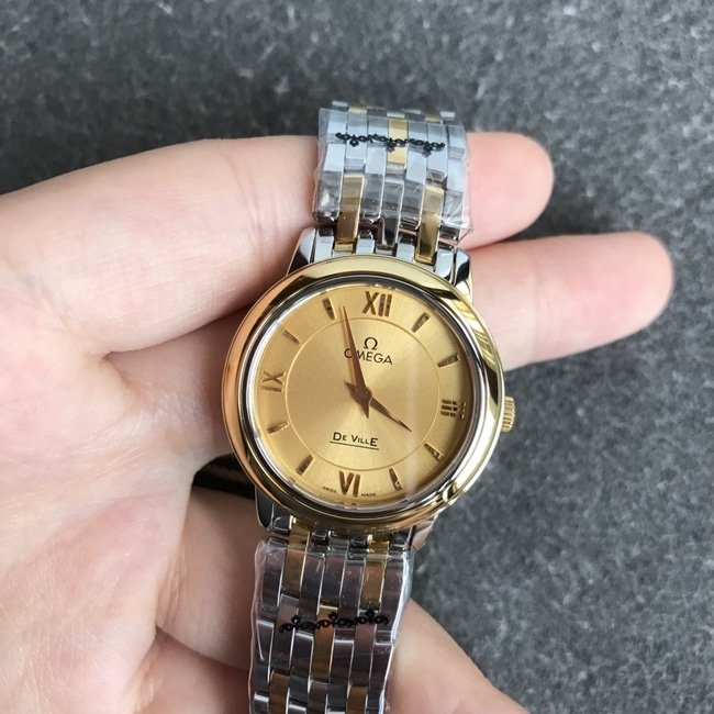 DK factory top-tier replicaOmegareplica watch women's gold plate gold belt butterfly flying series quartz watch front view