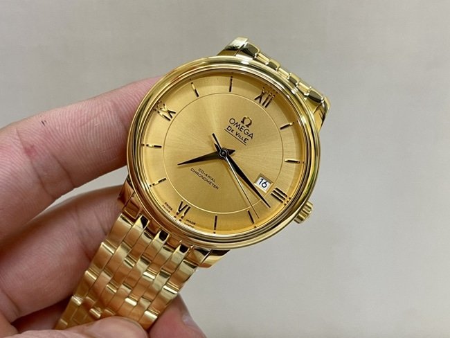 top-tier replica watch Omega men's gold plate gold steel bracelet Die Fei series 41mm natural real diamond mechanical watch front view
