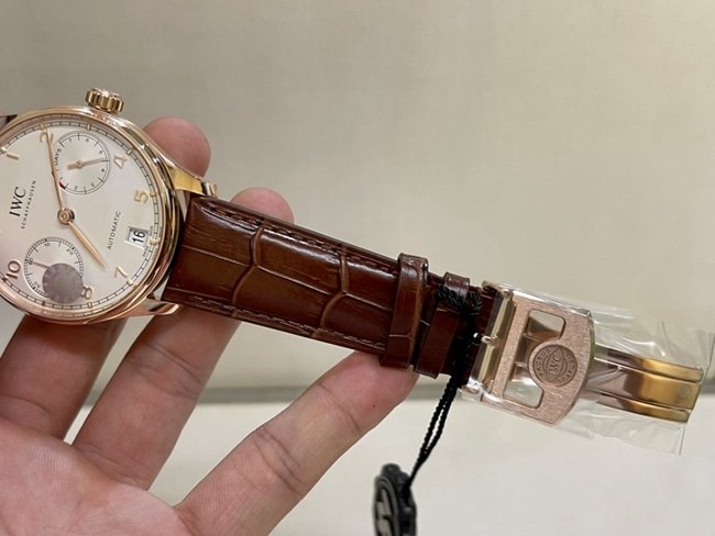 top-tier replica watch IWC men's white dial brown belt Portuguese 7 series natural diamond automatic movementleather strap watch clasp picture