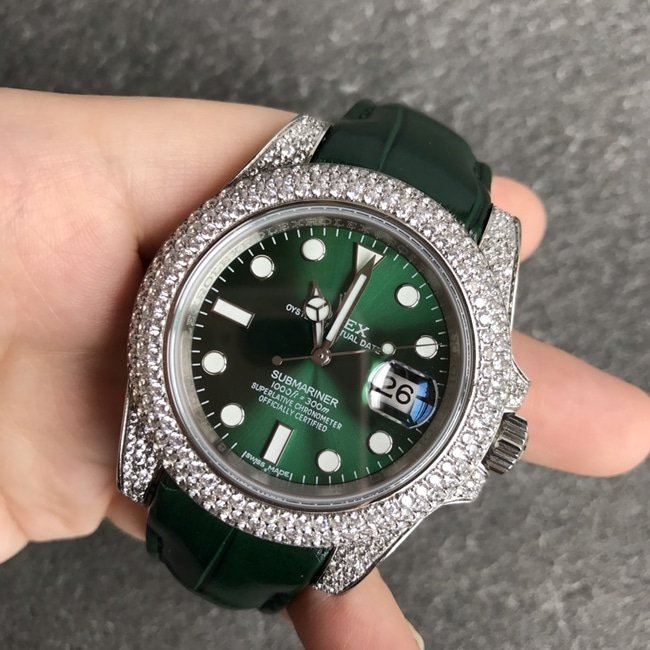 top-tier replica watch Rolex men's green dial green strap fully automatic movement Submariner series leather strap watch front view
