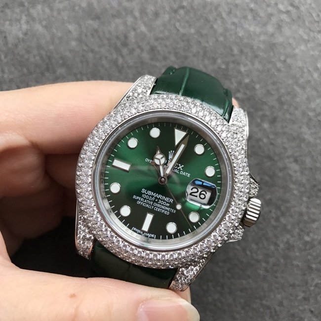 top-tier replica watch Rolex men's green dial green strap fully automatic movement Submariner series leather strap watch front view