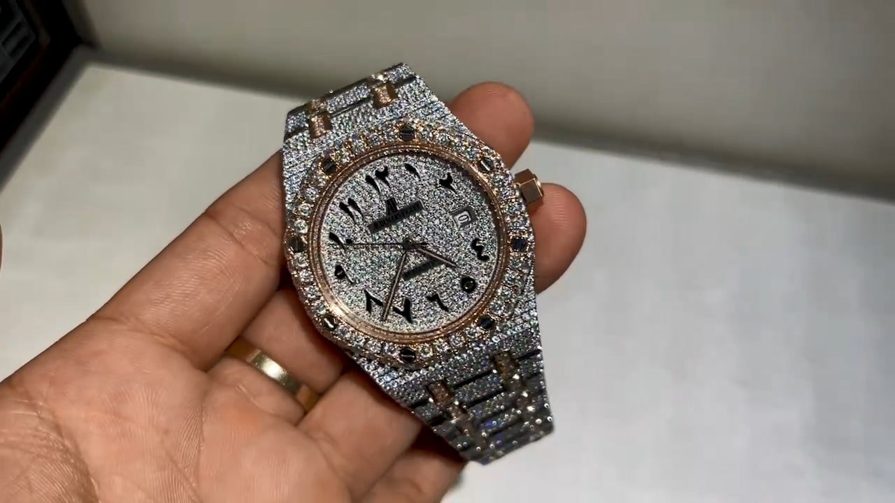 Top Fine Imitation Audemars Piguet Montre pour homme à cadran gris et bracelet en acier avec sertissage de diamants personnalisé — detailed review and buying guide | Watch Replica Expert