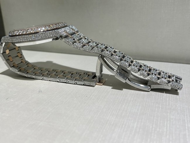 top-tier replica watch Audemars Piguet men's gray plate steel bracelet watch clasp picture