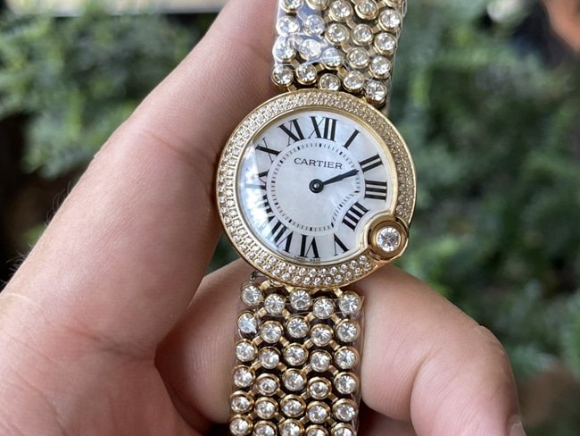 top-tier replicahigh-quality replica watch Cartier women's white dialsteel braceletBallon Blanc de Cartier series quartz watch front view